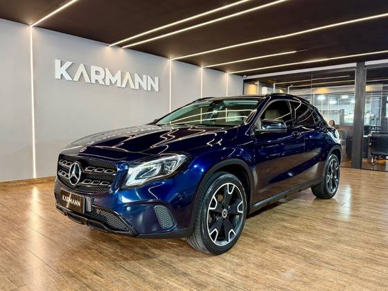 MERCEDES-BENZ GLA 200 1.6 CGI FLEX NIGHT 7G-DCT